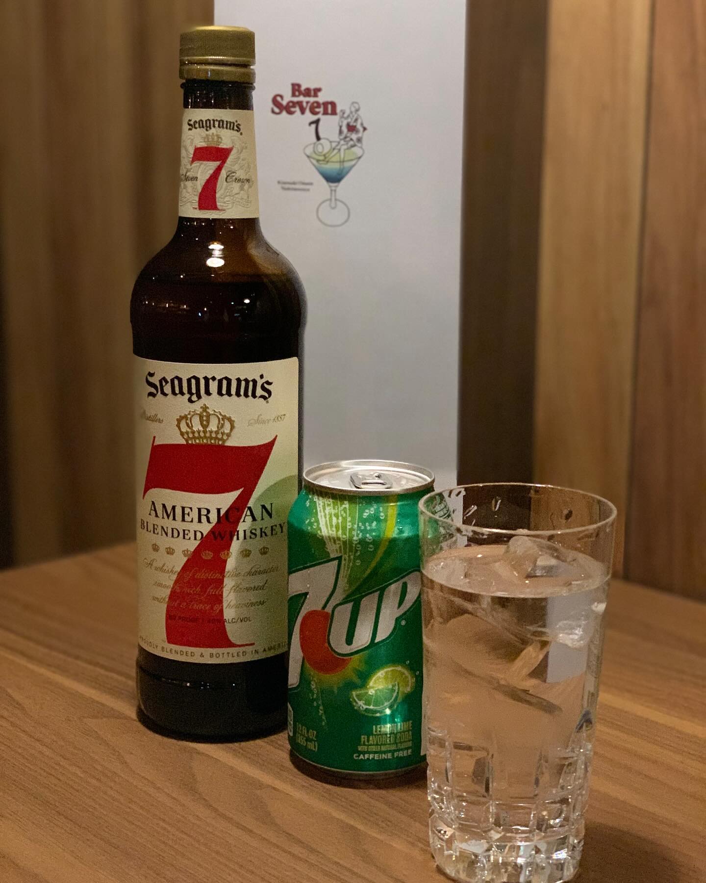 始まりましたBar Seven
シグネチャーカクテルは
”セブン　セブン”